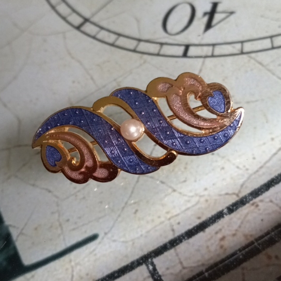VINTAGE Brooch Gold Tone Metal Blue Swirl Cloisonné TIMELESS APPEAL - Picture 6 of 7